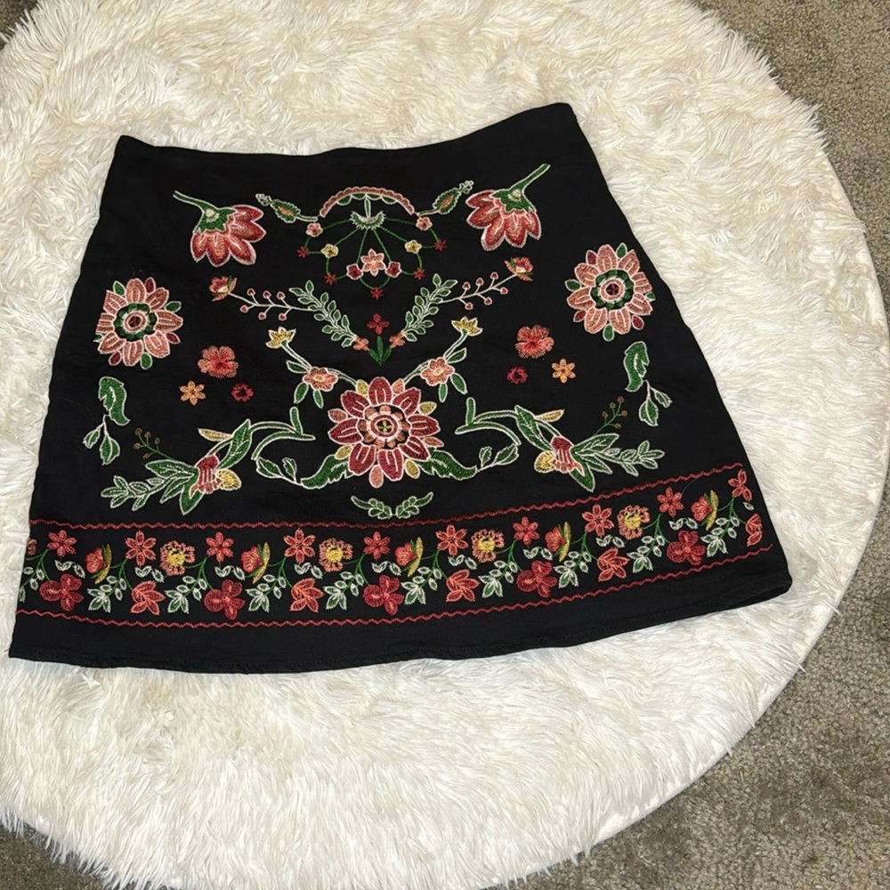 Embroidered floral black mini skirt Miami